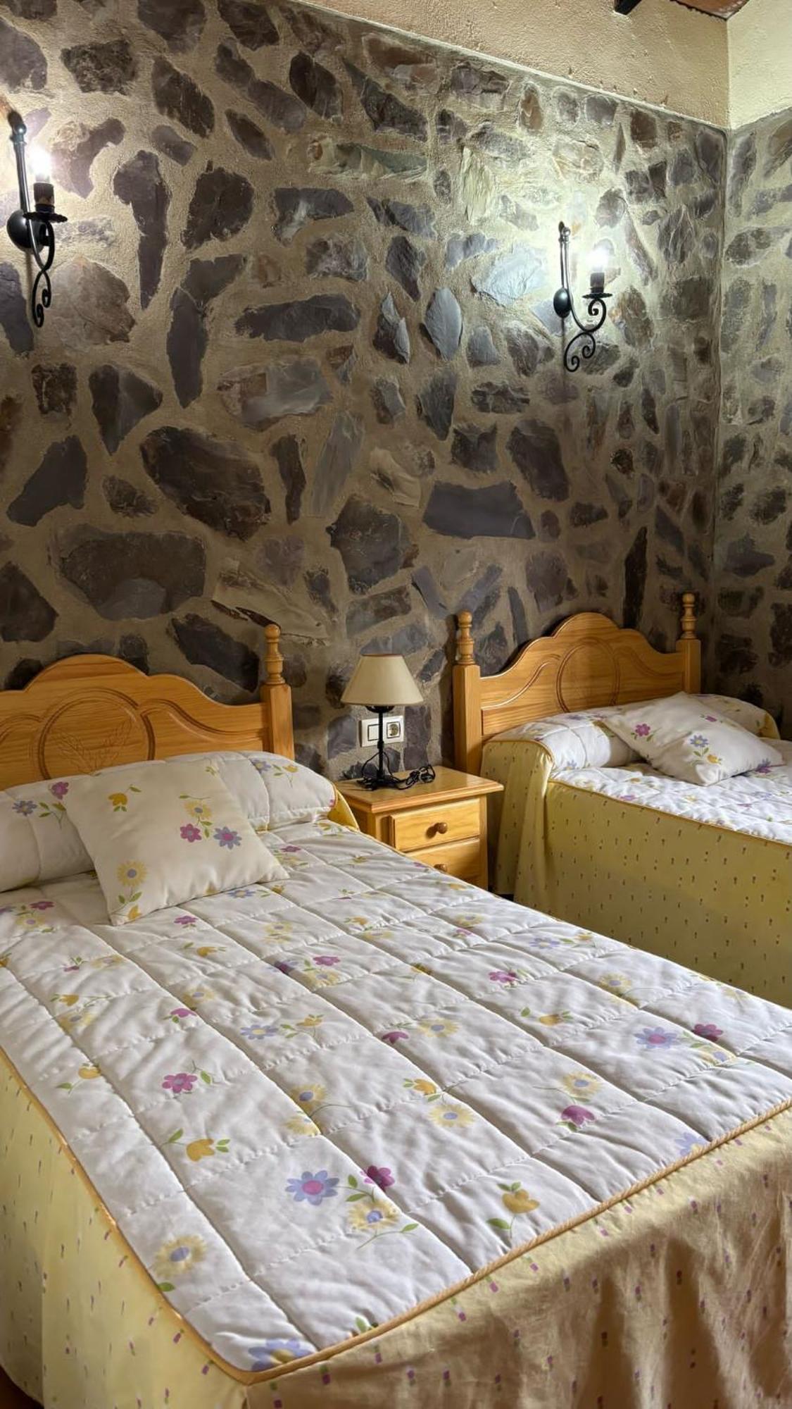 Fuentes de León Casas Rurales Los Llanos מראה חיצוני תמונה